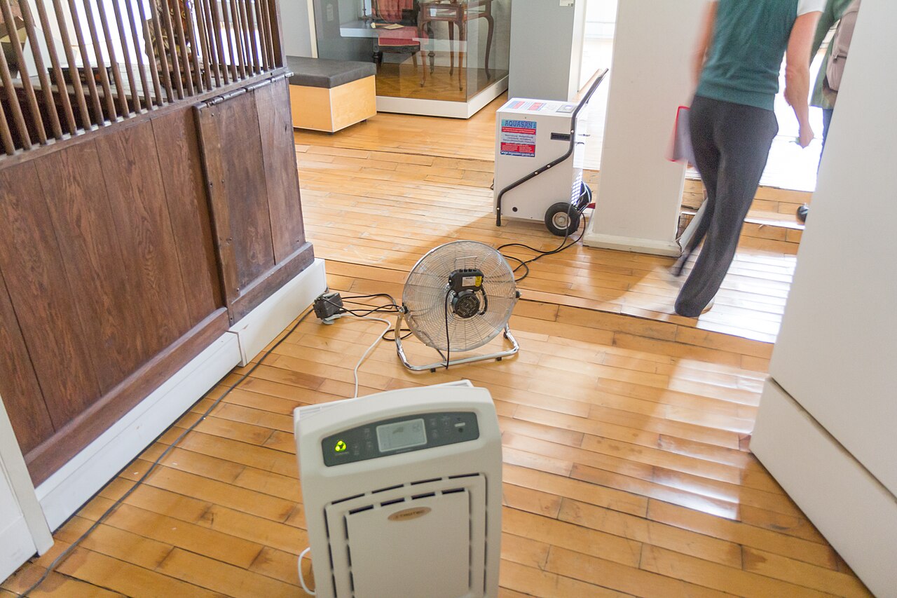 Dehumidifiers and a fan drying water-damaged parquet at the Cologne City Museum